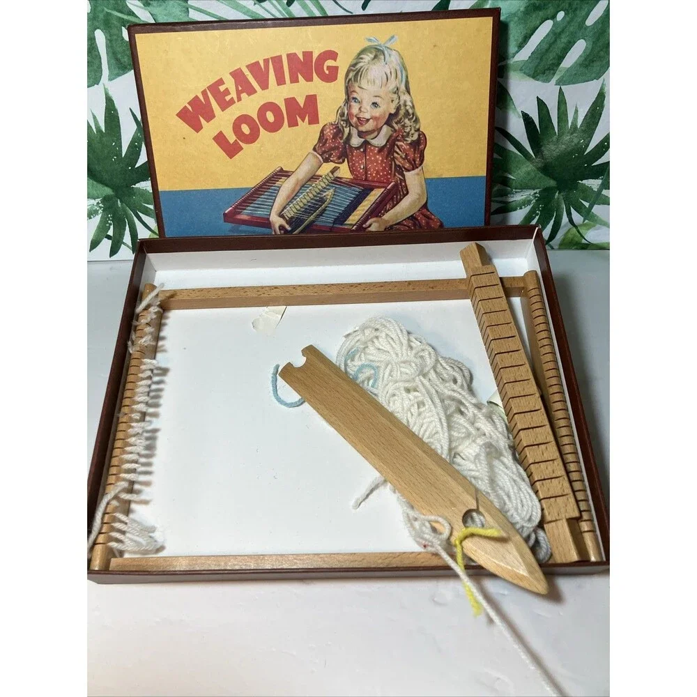 Retro Range Toys & Games Weaving Loom.  1955 era. Great Britain. 2012